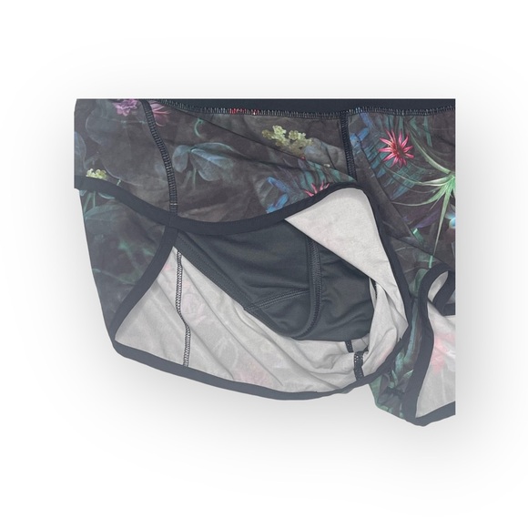 Rare: Lululemon ❀ 4Way Stretch Coolmax Run Yoga Speed Shorts ❀ Curious Jungle ❀ - Picture 10 of 16